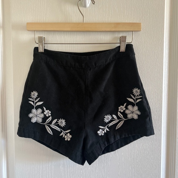 Hollister black size 00 floral shorts - Picture 1 of 6